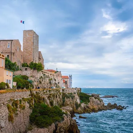 Renting - Massena - Loft - Heart Of Vieil - The Market With Sea View * Antibes