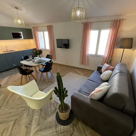 Renting - Massena - Loft - Heart Of Vieil - The Market With Sea View Antibes